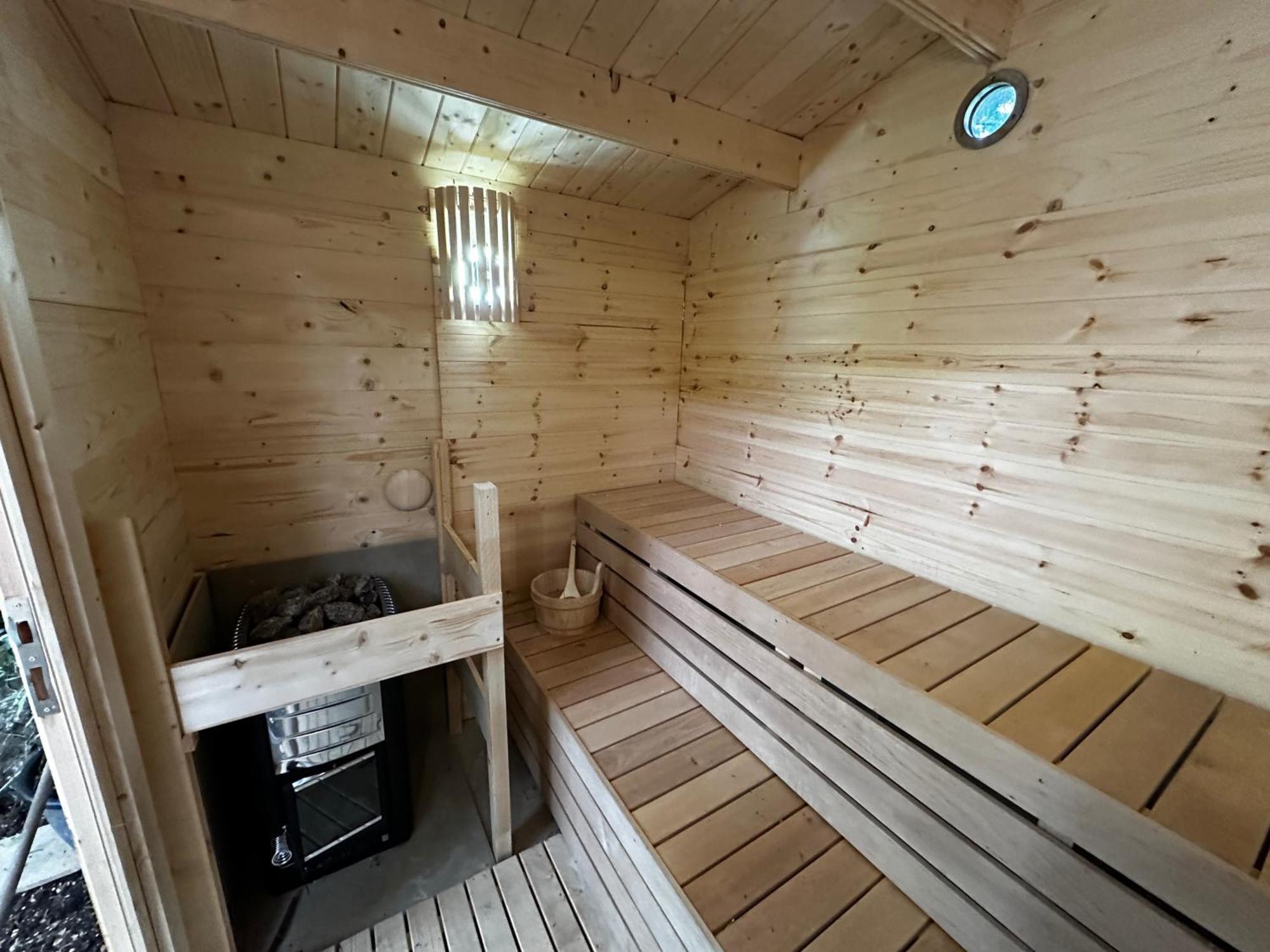 Retro Private Lodge With Hot Tub Nr Dartmoor Ньютон Эбэт Экстерьер фото